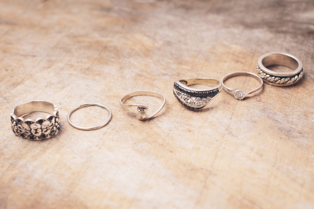 並んでいるメンズリング