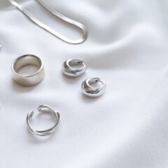 イヤーカフのつけ方とは？おすすめの位置や痛くなりにくいコツを解説