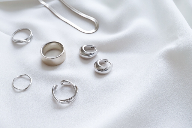 イヤーカフとメンズシルバーアクセサリー