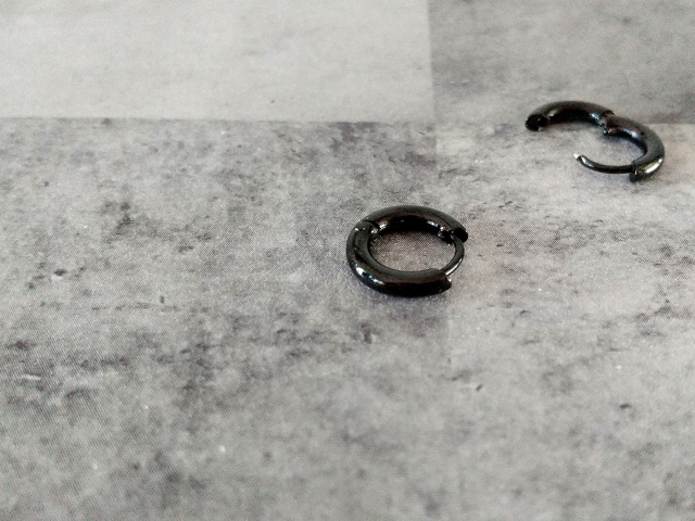 メンズのフープピアス