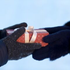 付き合いたての彼女へクリスマスプレゼント。失敗しない選び方を紹介